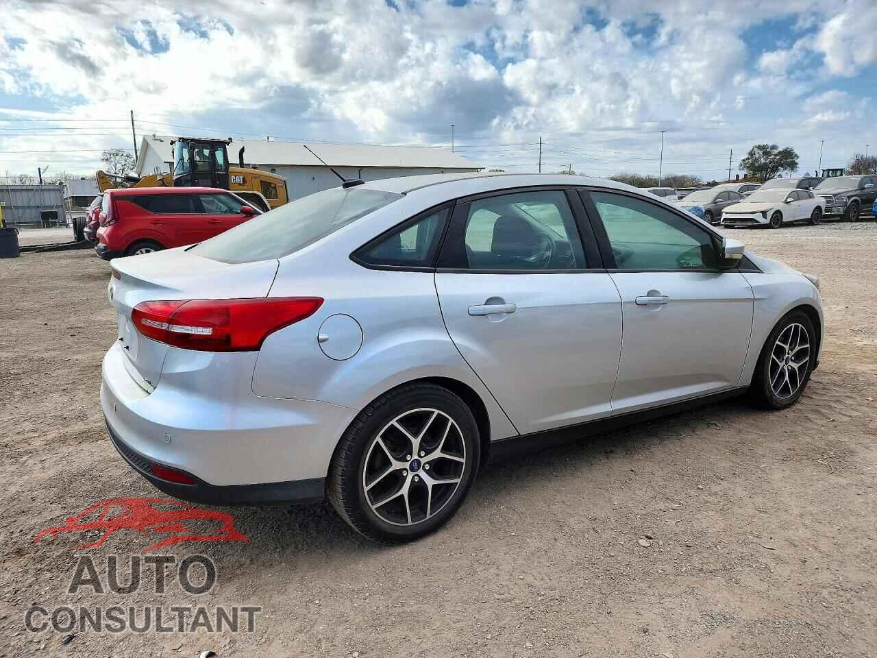 FORD FOCUS 2017 - 1FADP3H26HL284366