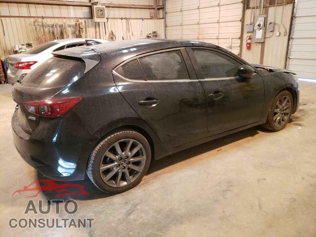 MAZDA 3 2018 - 3MZBN1L33JM166031