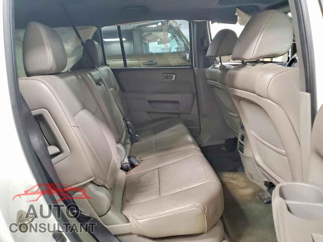 HONDA PILOT 2014 - 5FNYF4H61EB024754