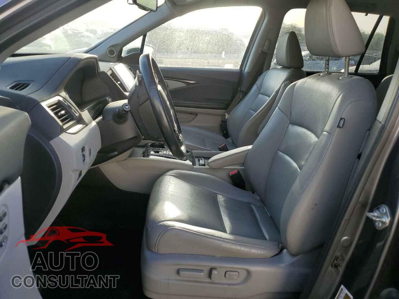 HONDA PILOT 2017 - 5FNYF6H92HB009089
