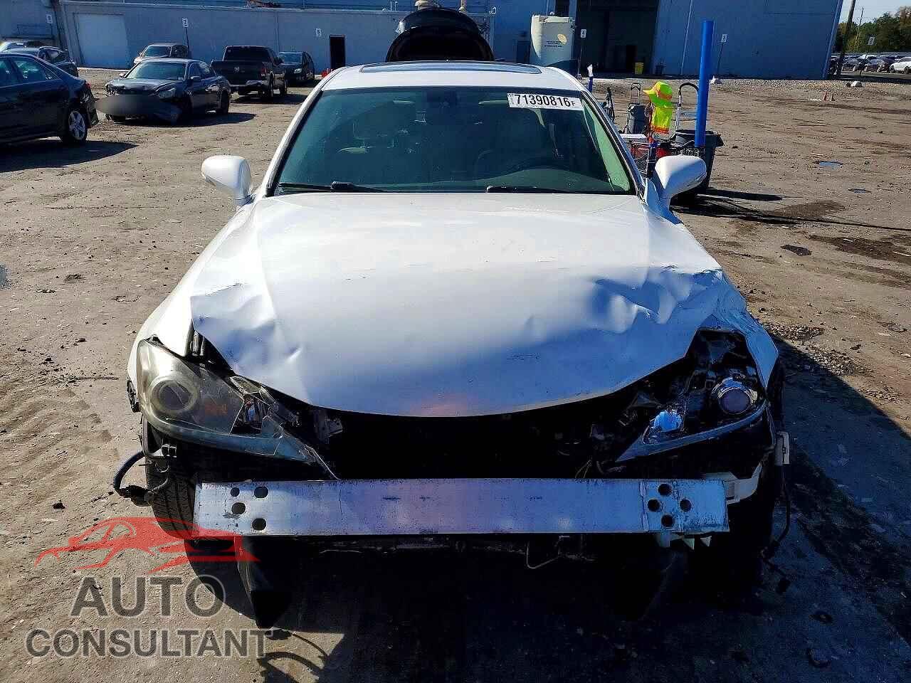 LEXUS IS 2012 - JTHCF5C26C5053281