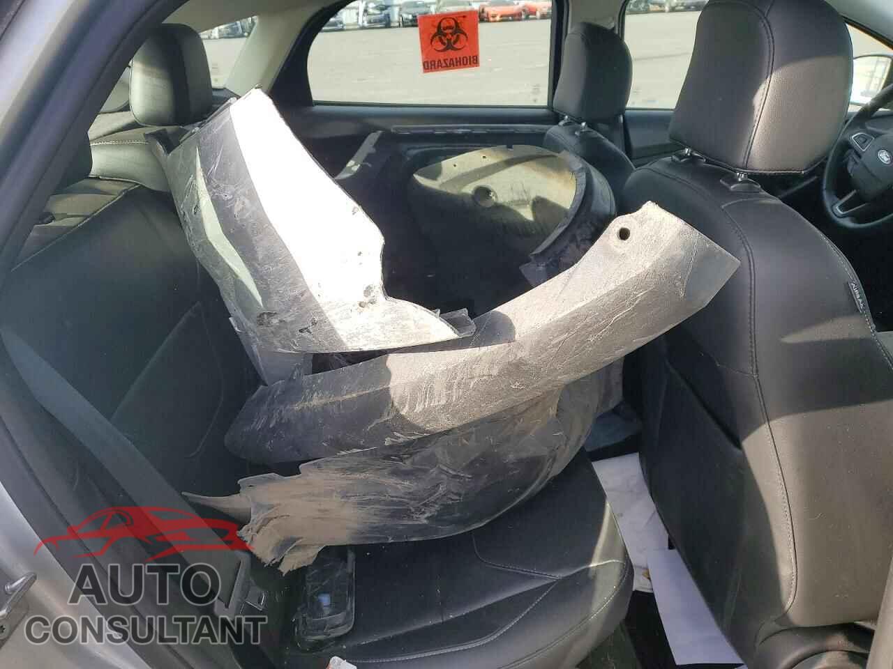 FORD FOCUS 2015 - 1FADP3K2XFL373203