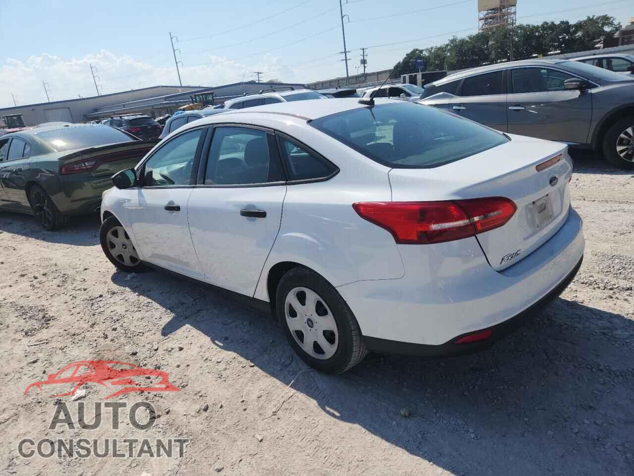 FORD FOCUS 2018 - 1FADP3E22JL329605