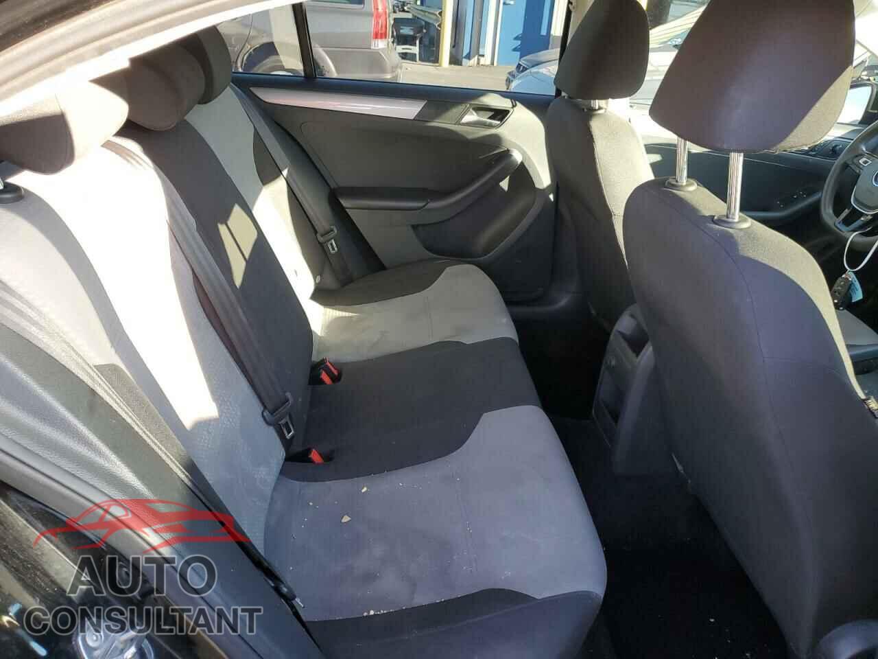 VOLKSWAGEN JETTA 2017 - 3VW2B7AJXHM287002