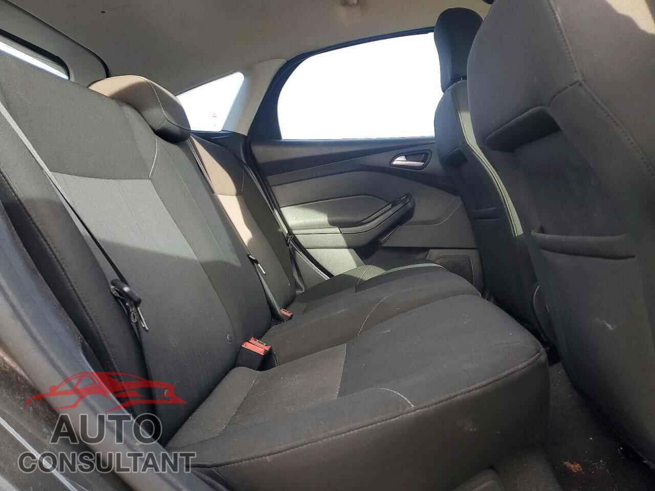 FORD FOCUS 2015 - 1FADP3K25FL221183