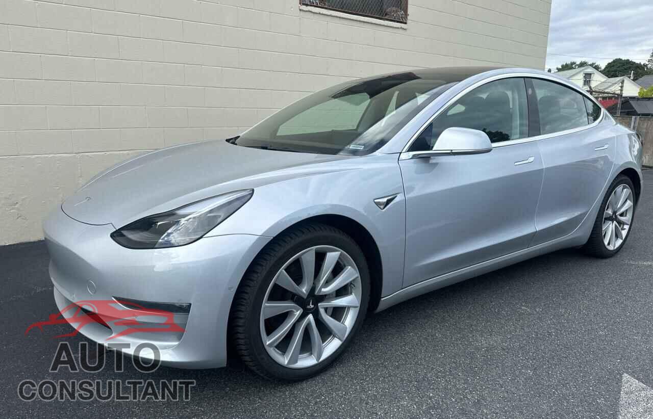 TESLA MODEL 3 2018 - 5YJ3E1EB8JF121473