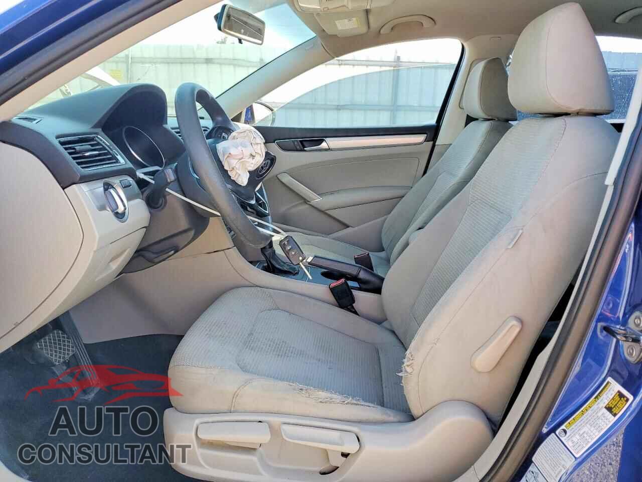 VOLKSWAGEN PASSAT 2017 - 1VWAT7A35HC067696