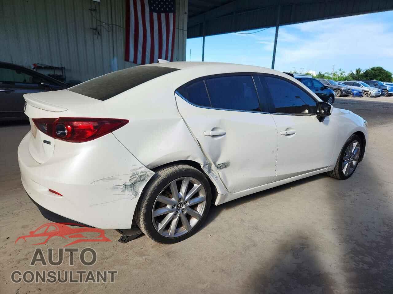 MAZDA 3 2017 - 3MZBN1V76HM131395