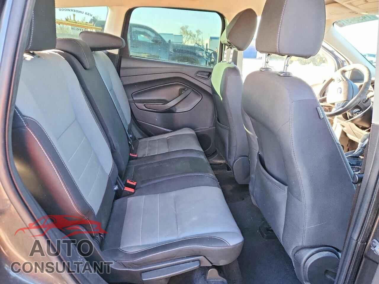 FORD ESCAPE 2017 - 1FMCU0F74HUC80592