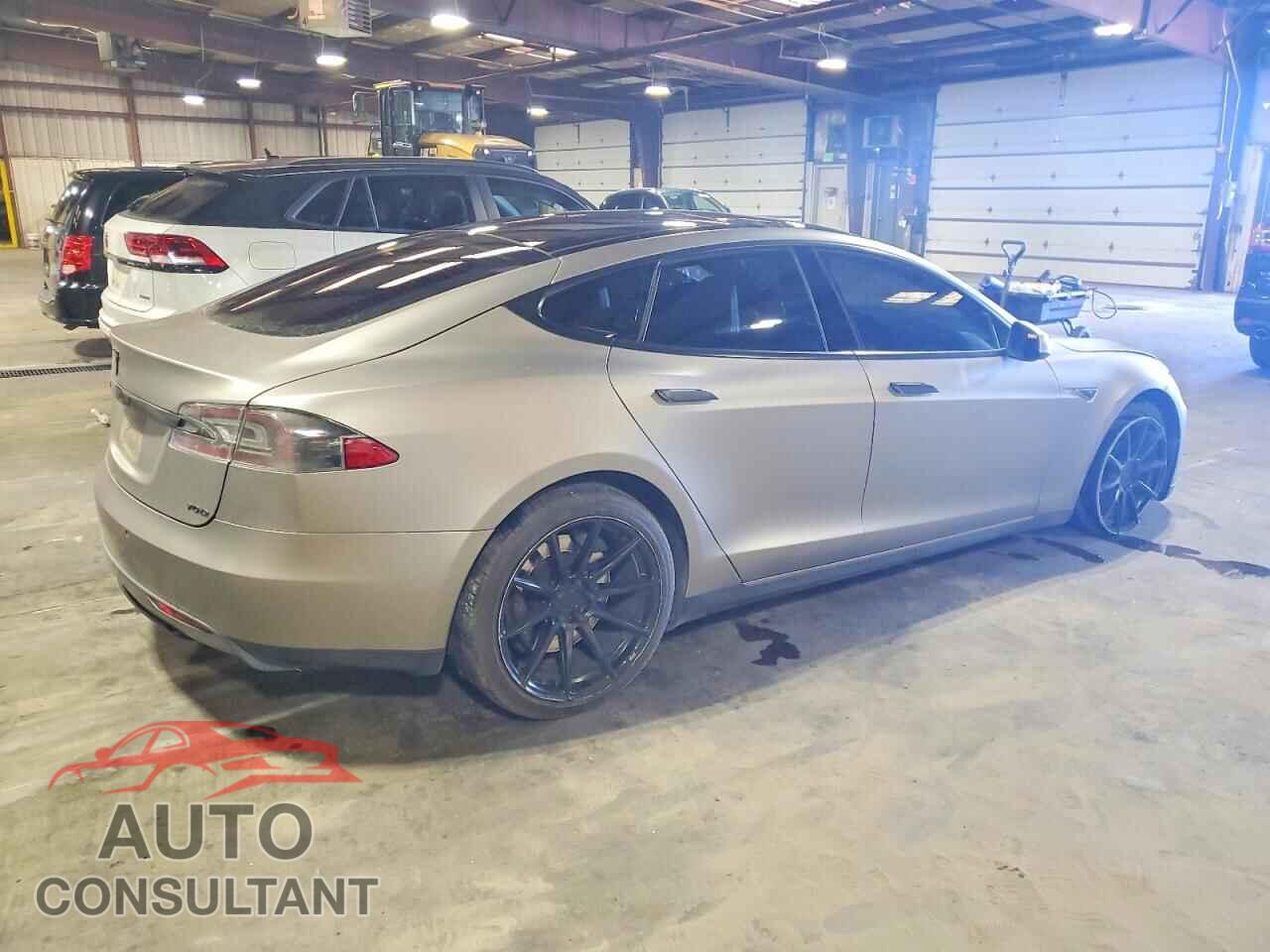 TESLA MODEL S 2015 - 5YJSA1E24FF116589