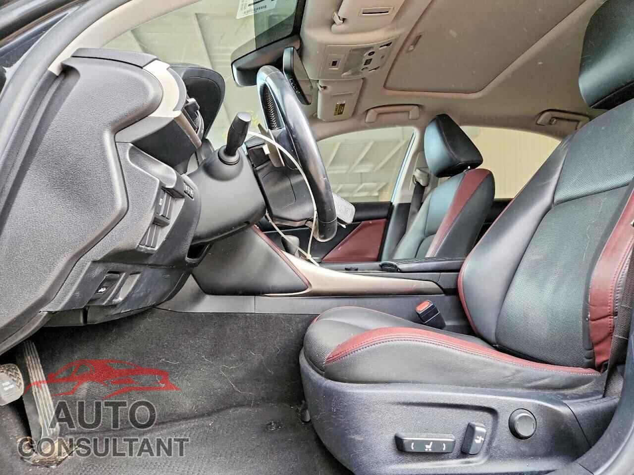 LEXUS IS 2017 - JTHBA1D20H5044004