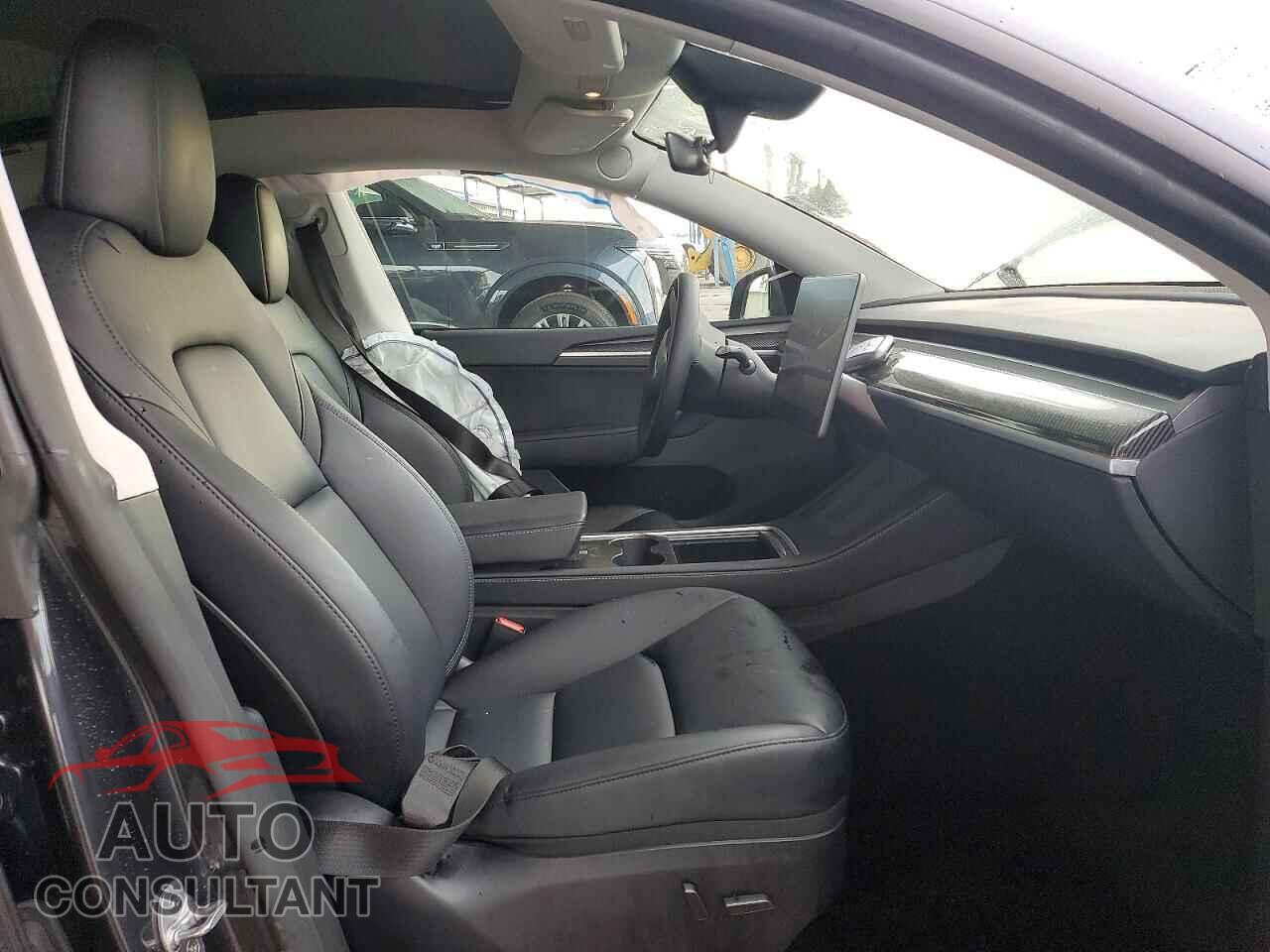 TESLA MODEL Y 2024 - 7SAYGDED7RF154028