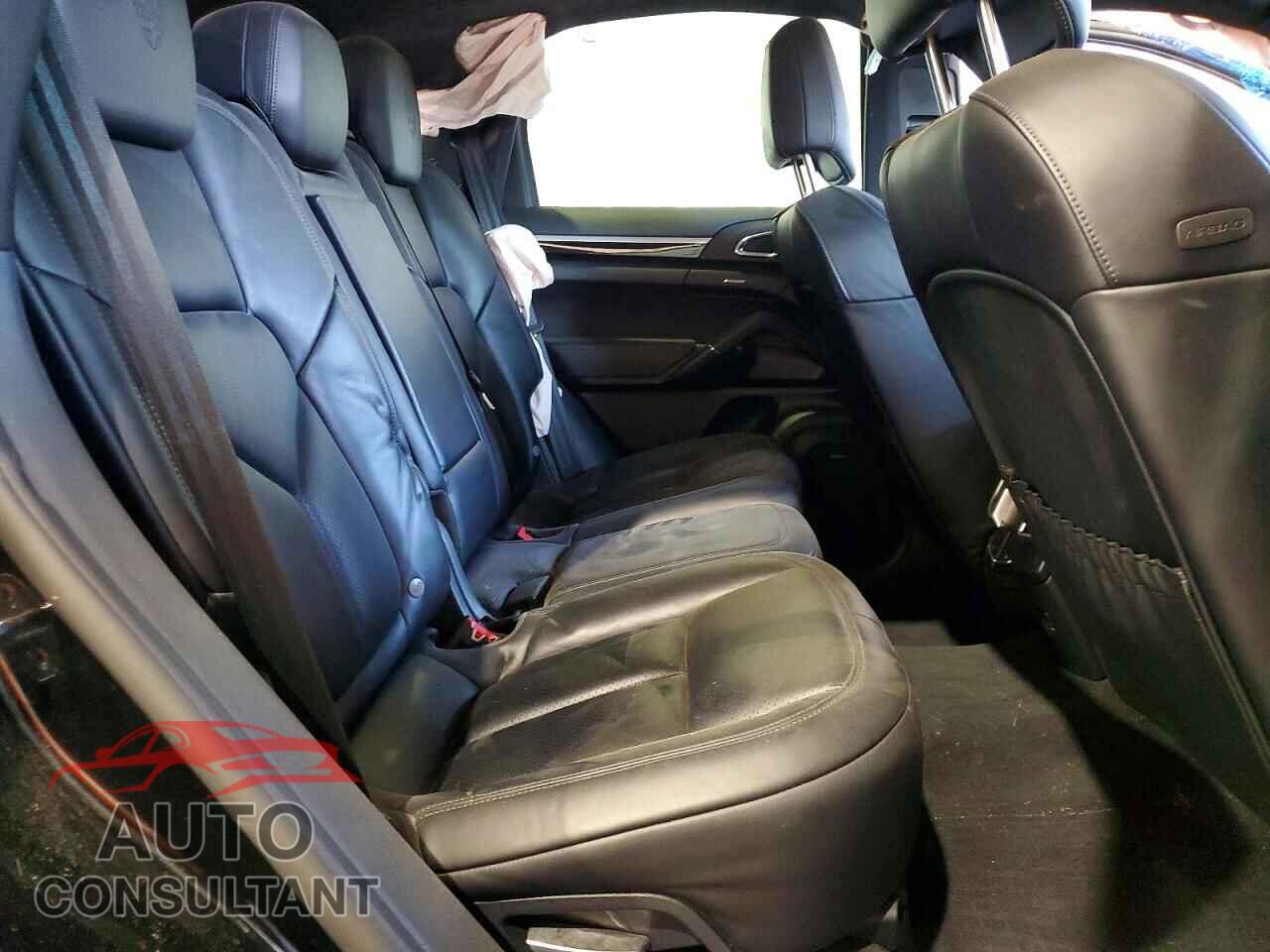 PORSCHE CAYENNE 2018 - WP1AA2A27JKA04550