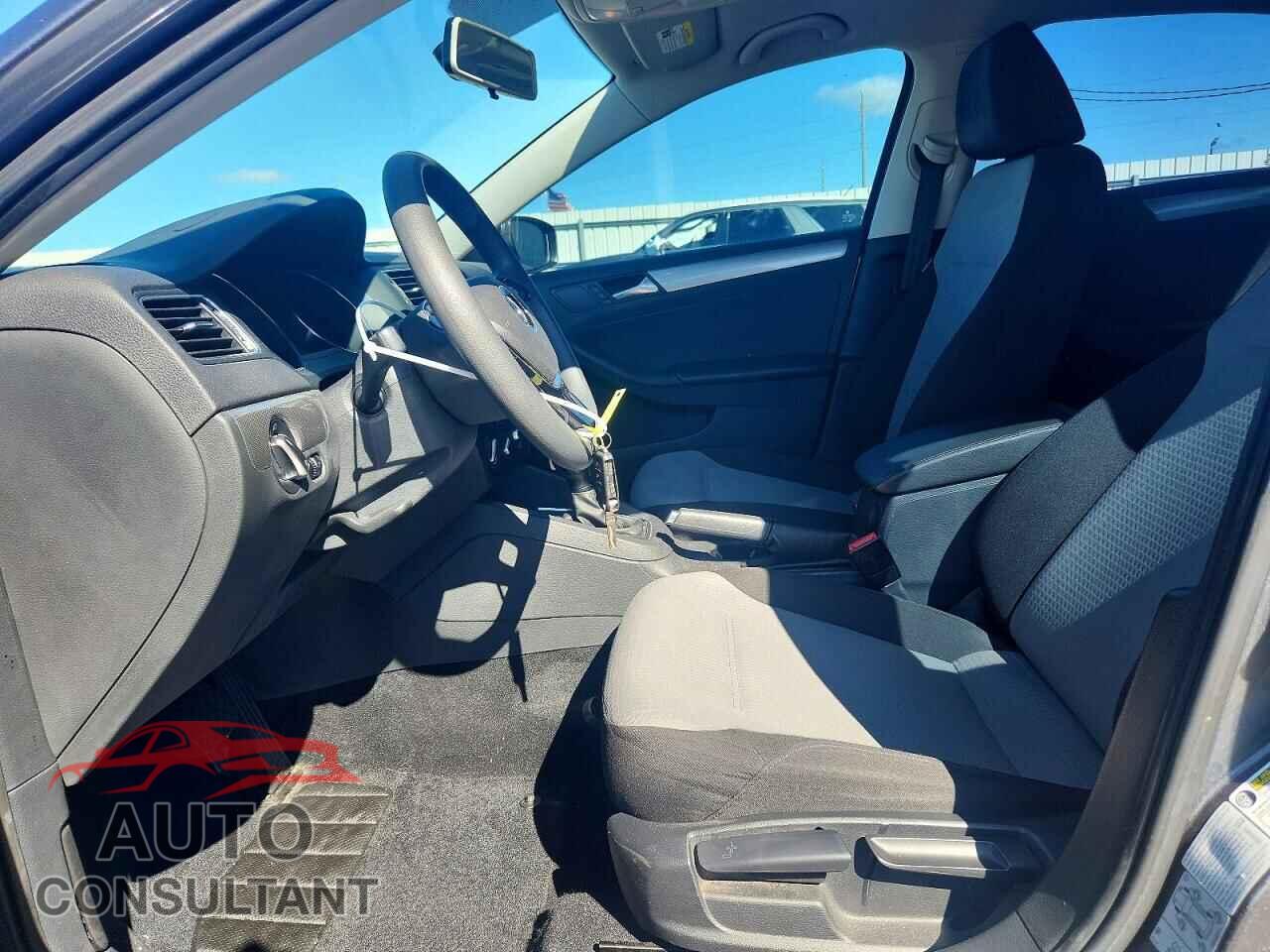 VOLKSWAGEN JETTA 2017 - 3VW2B7AJ5HM305843