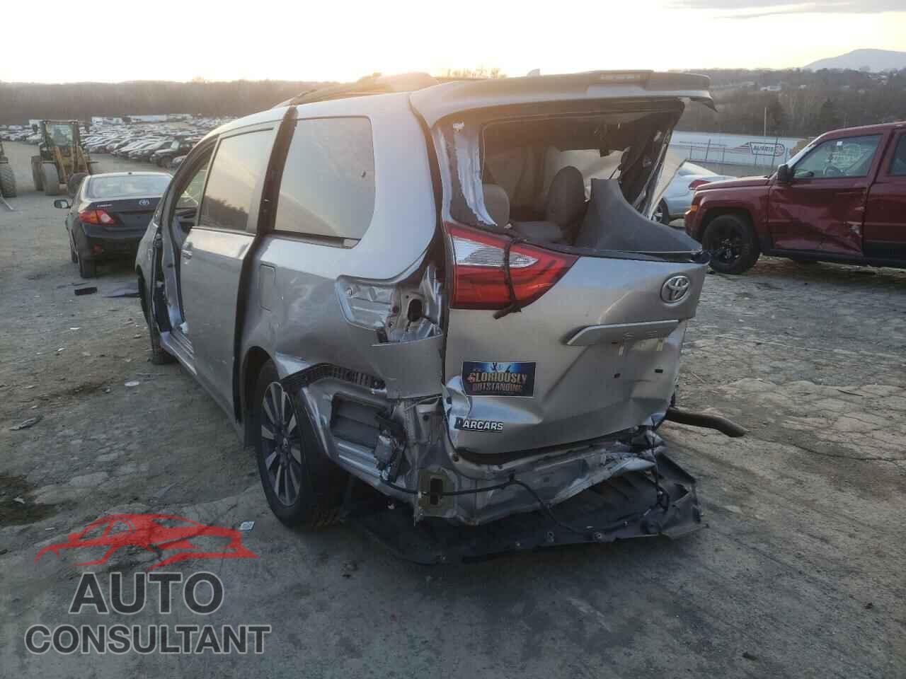 TOYOTA SIENNA 2018 - 5TDDZ3DC5JS200044