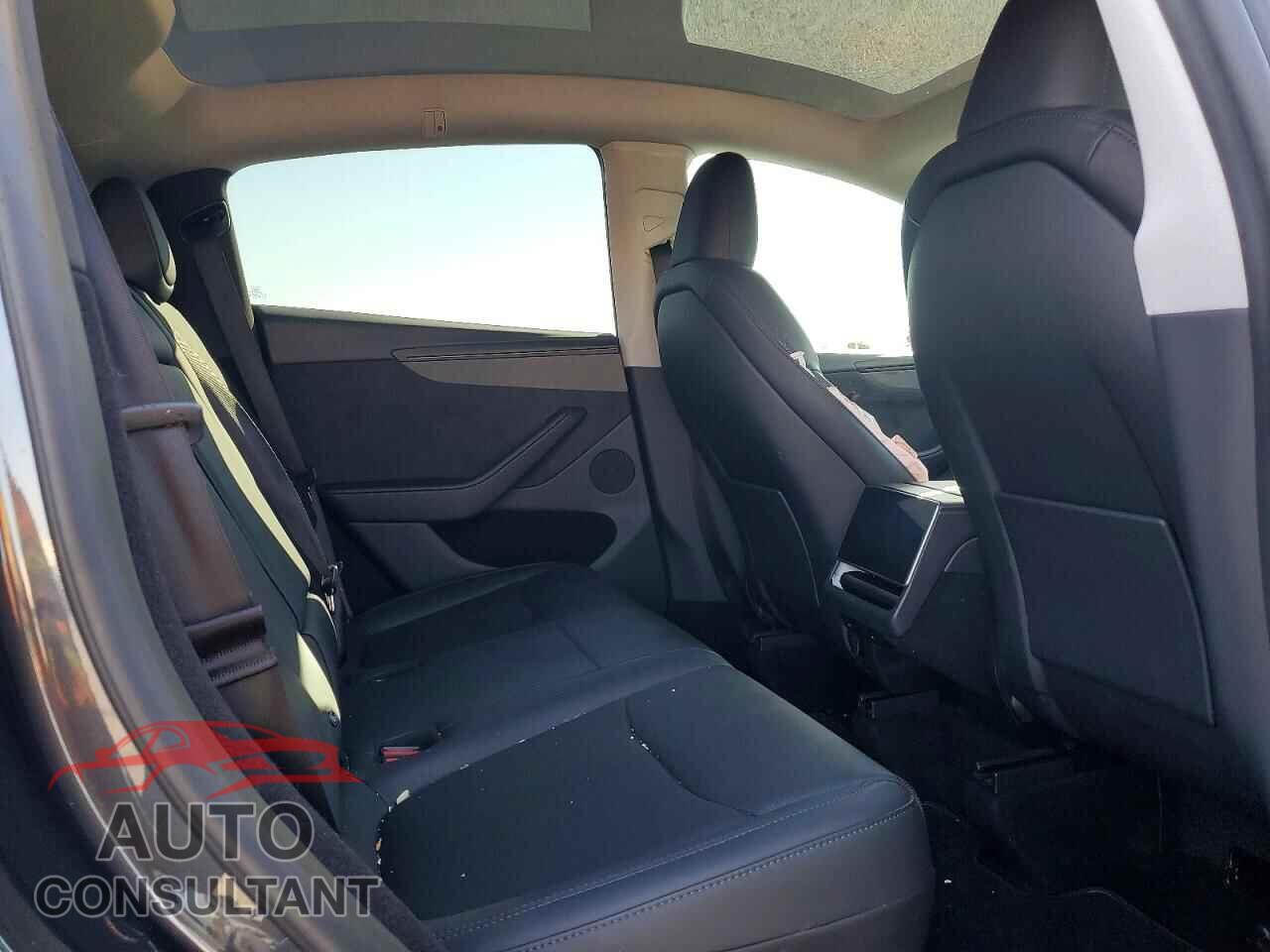 TESLA MODEL Y 2026 - 7SAYGDEE6TF379685
