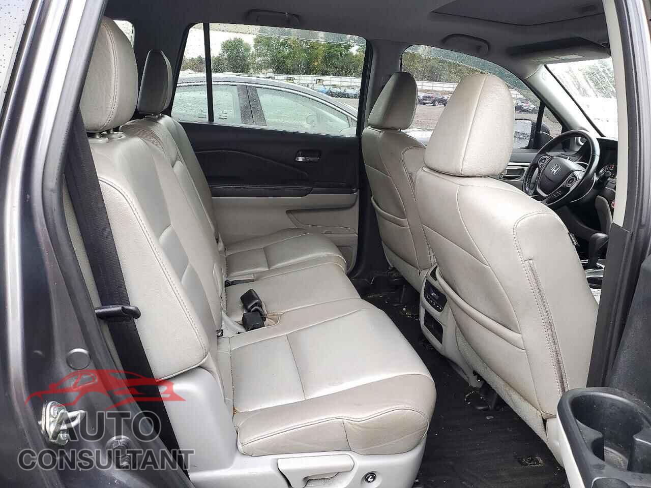 HONDA PILOT 2017 - 5FNYF6H65HB016771