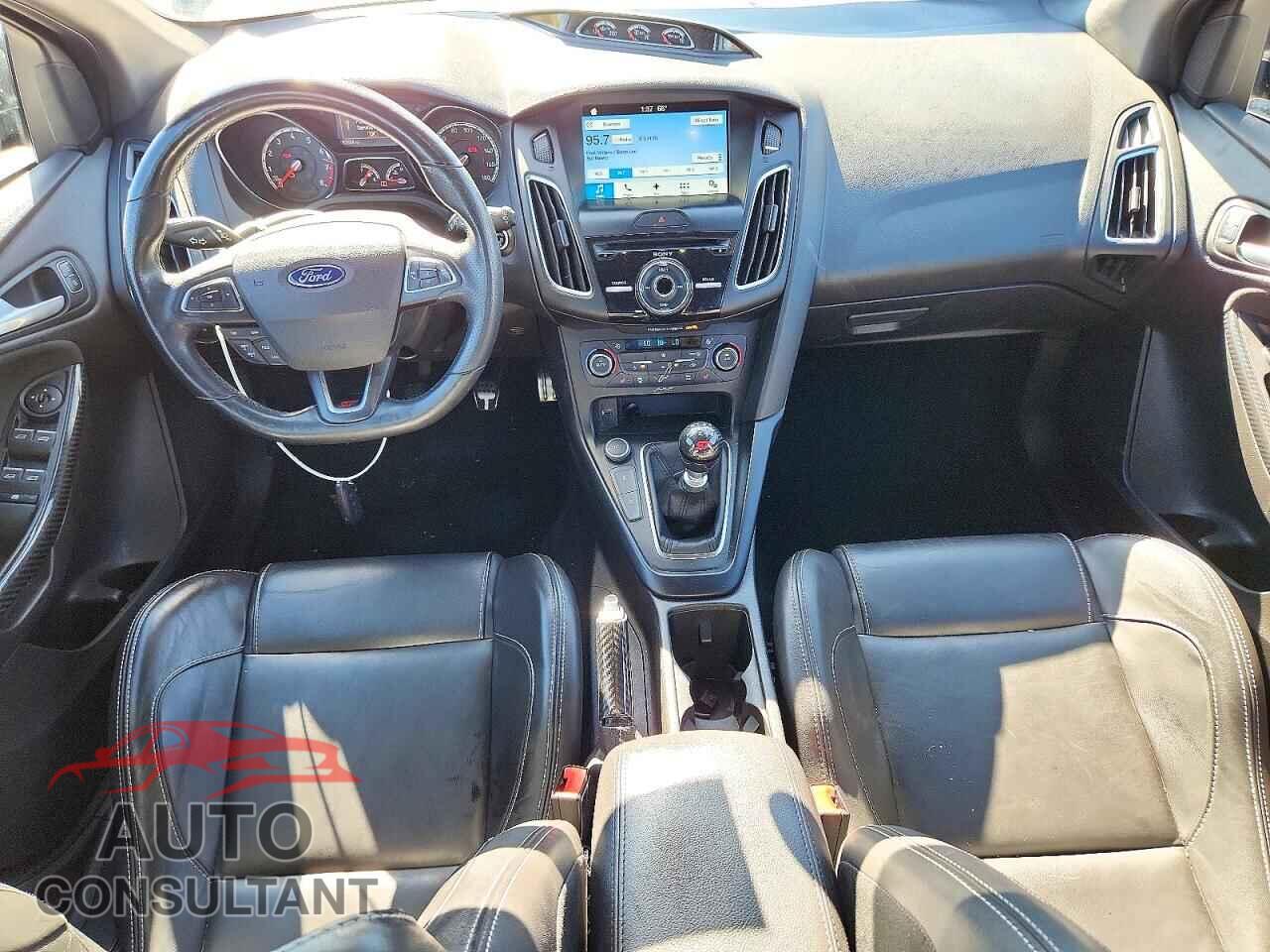 FORD FOCUS 2017 - 1FADP3L96HL284503
