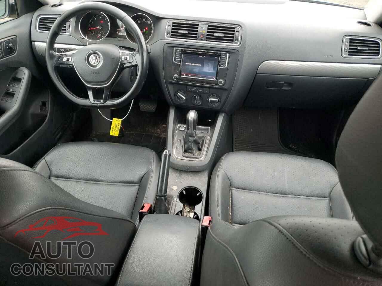 VOLKSWAGEN JETTA 2017 - 3VWDB7AJ7HM257559