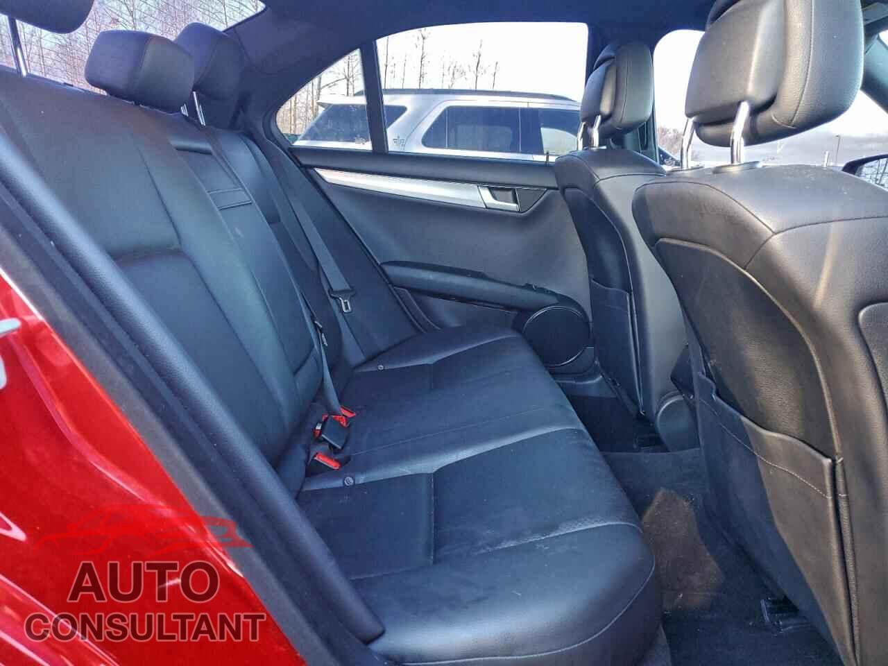 MERCEDES-BENZ C-CLASS 2012 - WDDGF8BB6CR228052