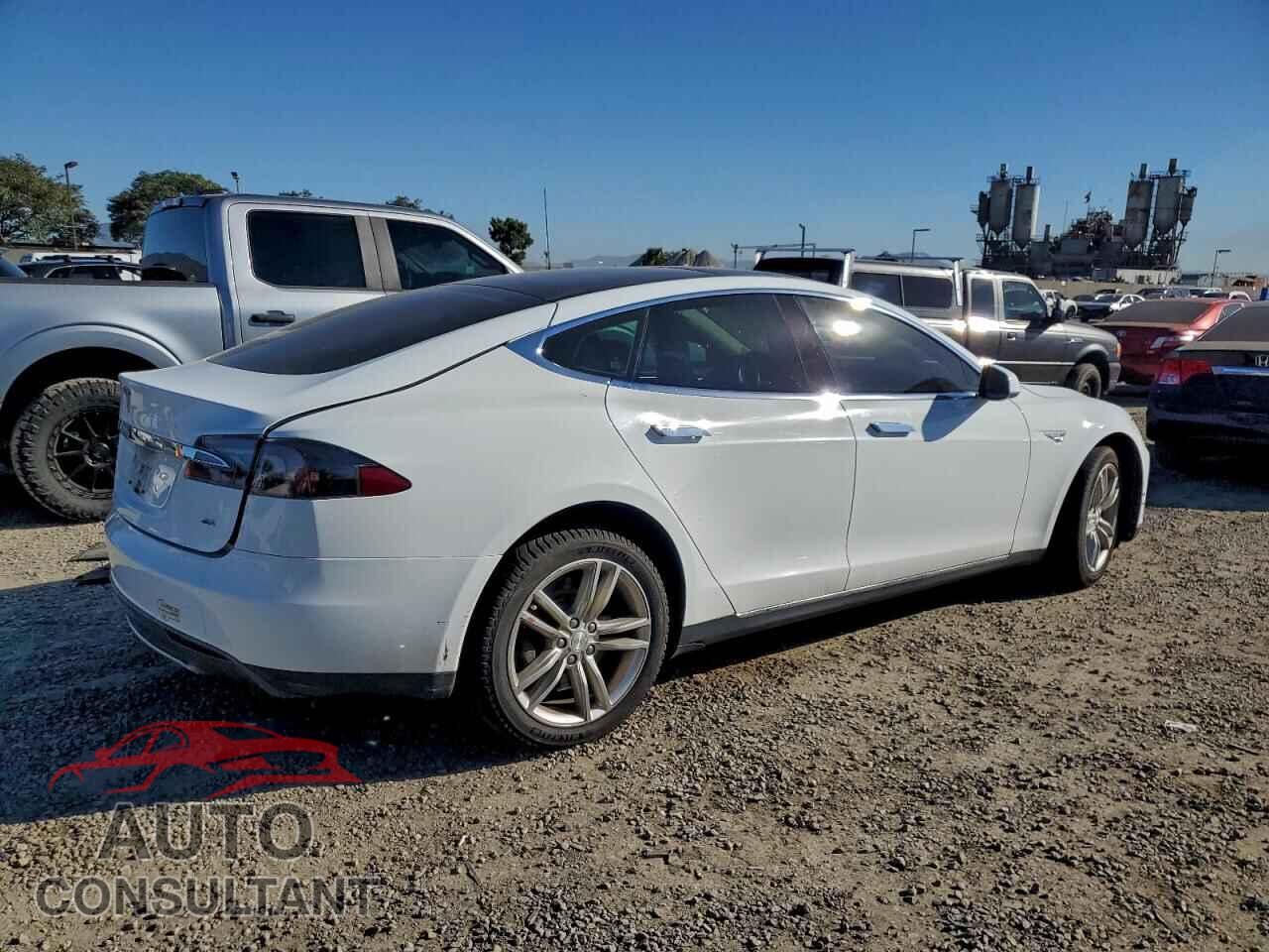 TESLA MODEL S 2013 - 5YJSA1CN8DFP07003