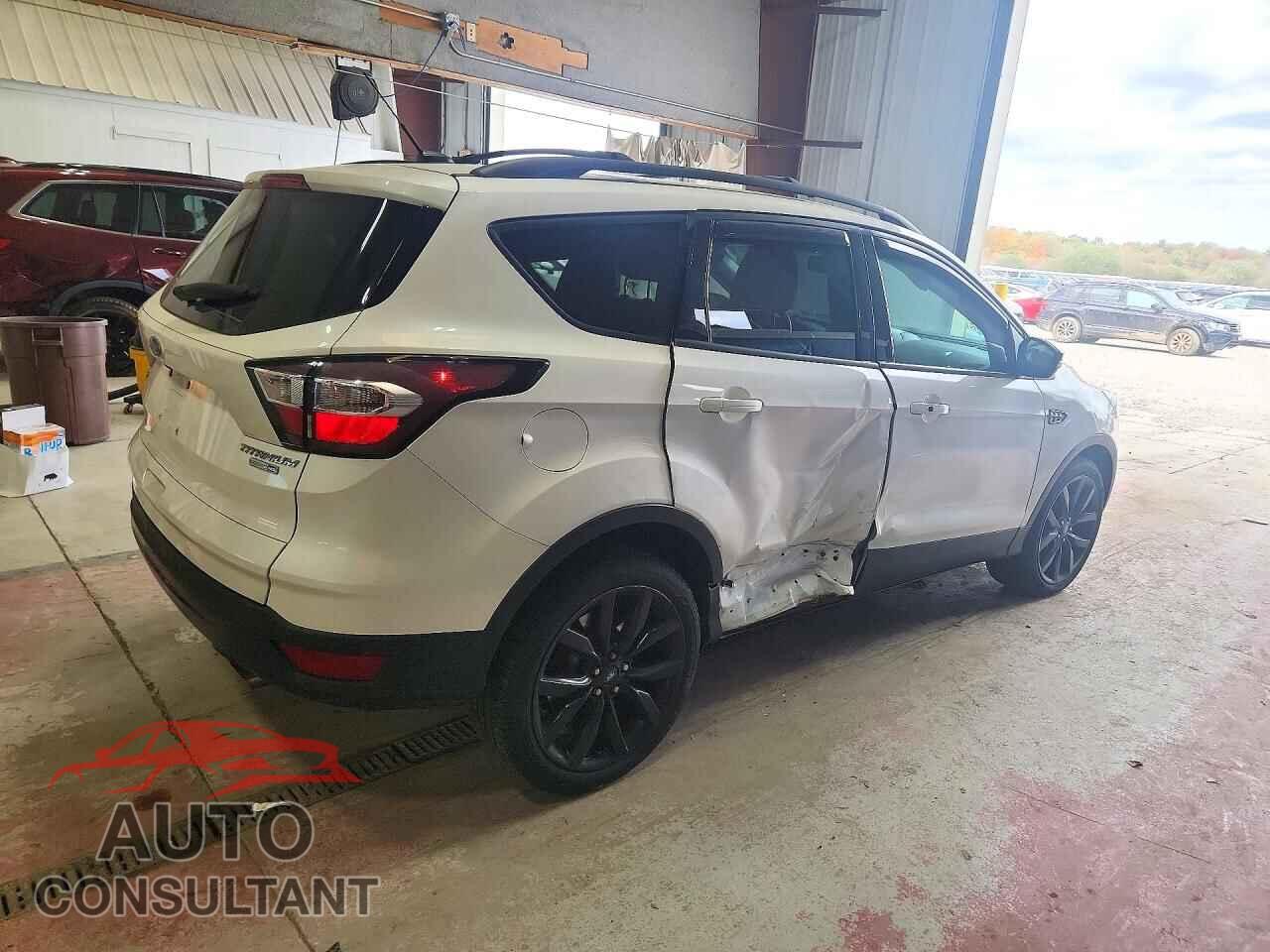 FORD ESCAPE 2017 - 1FMCU9JD5HUC46033