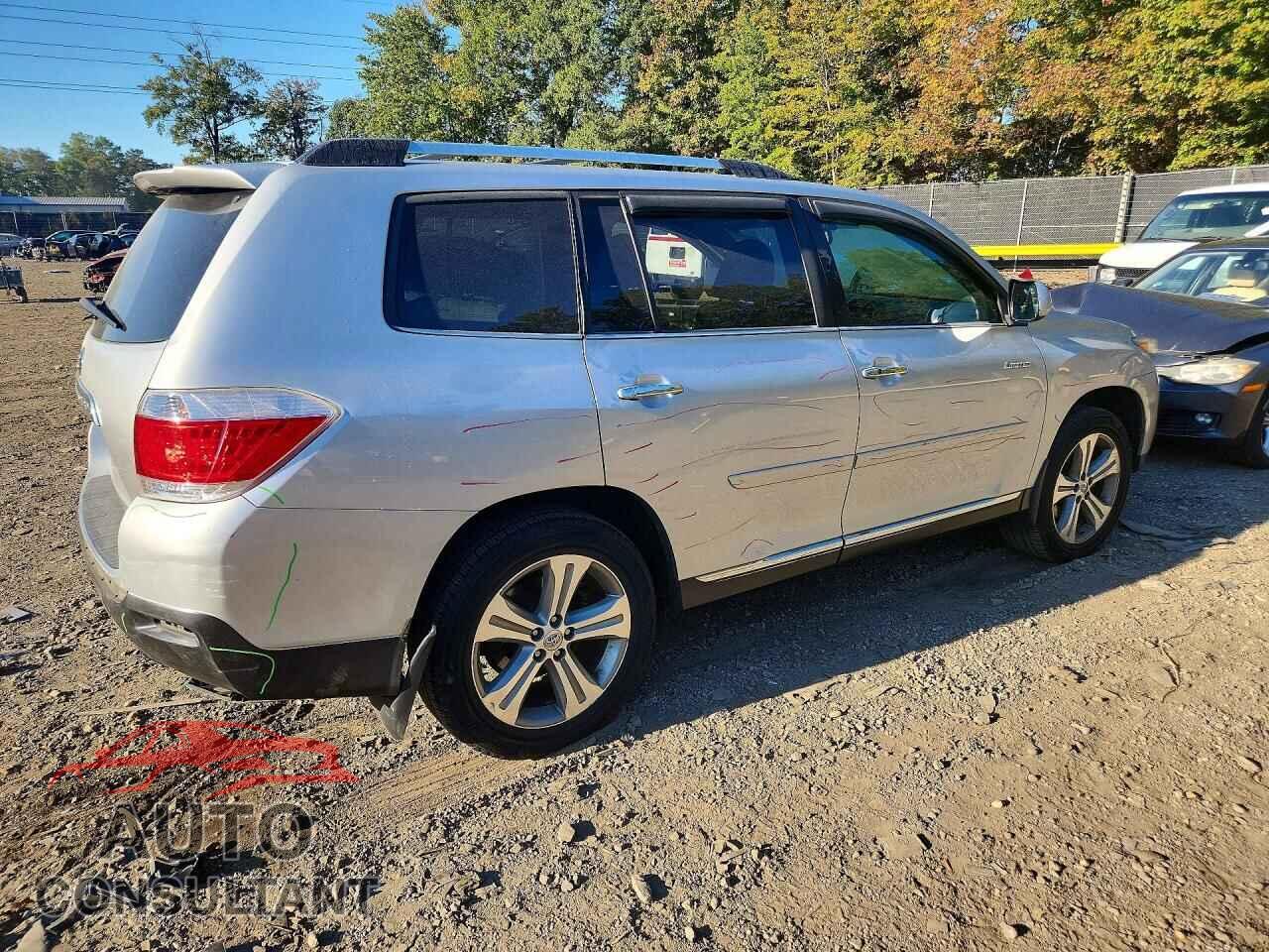 TOYOTA HIGHLANDER 2013 - 5TDYK3EH8DS100427