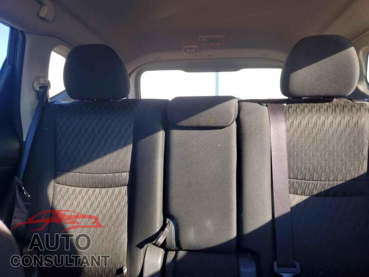 NISSAN ROGUE 2017 - KNMAT2MV8HP582302