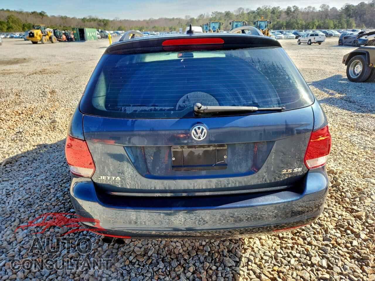 VOLKSWAGEN JETTA 2010 - 3VWTZ7AJ6AM698564