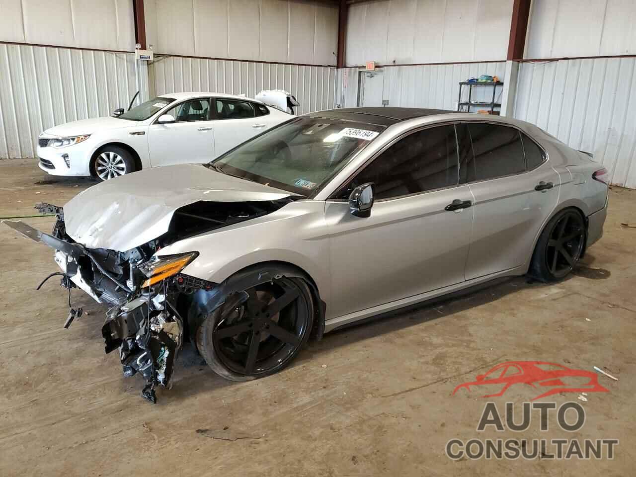 TOYOTA CAMRY 2018 - 4T1B61HK8JU022451