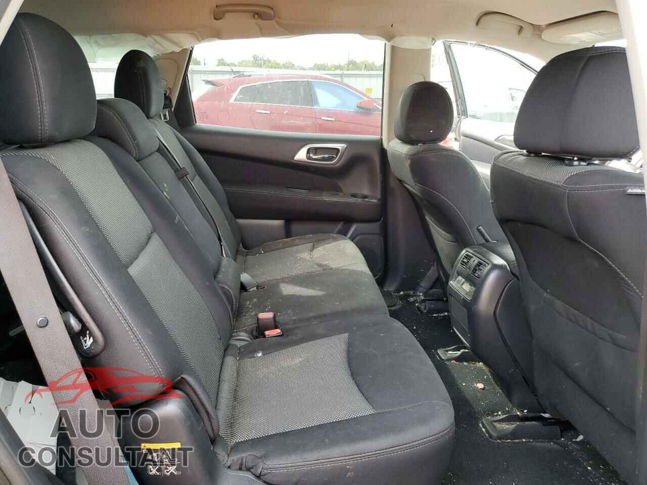NISSAN PATHFINDER 2017 - 5N1DR2MM2HC655265