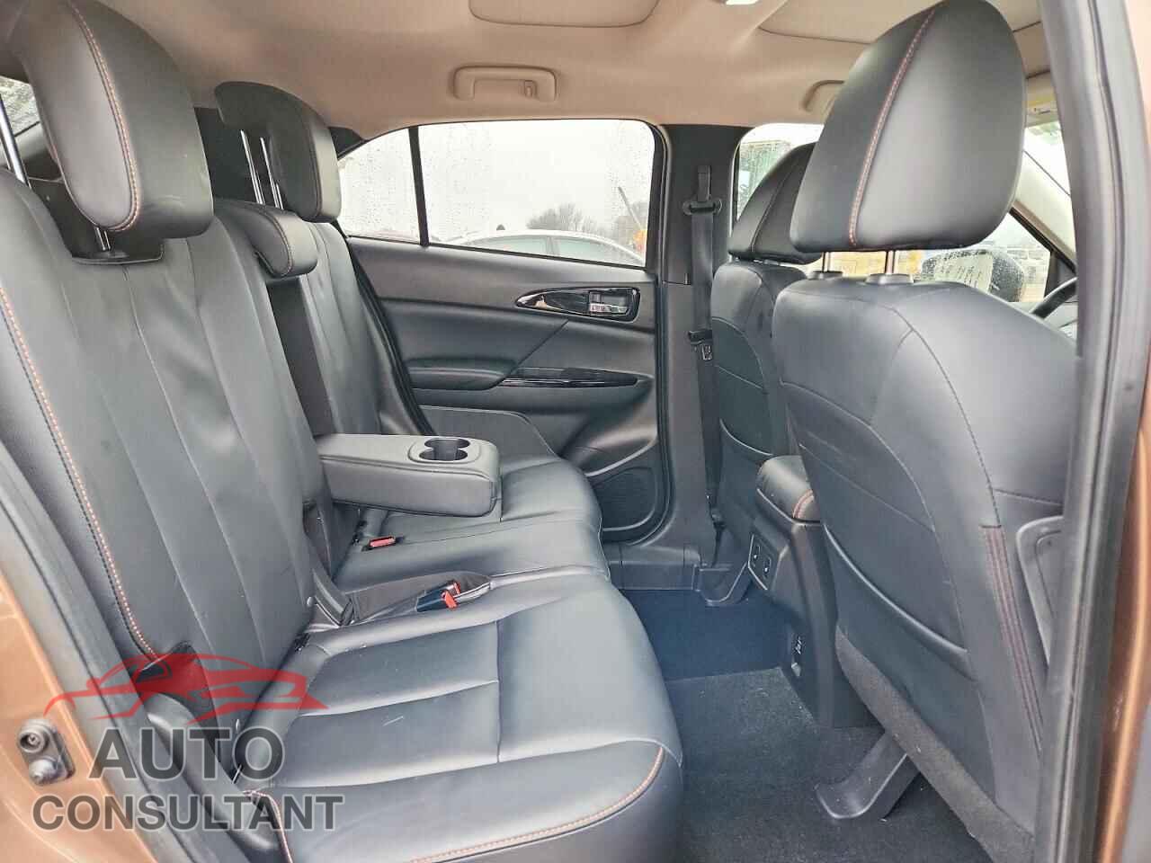 MITSUBISHI ECLIPSE 2018 - JA4AT5AA7JZ070313