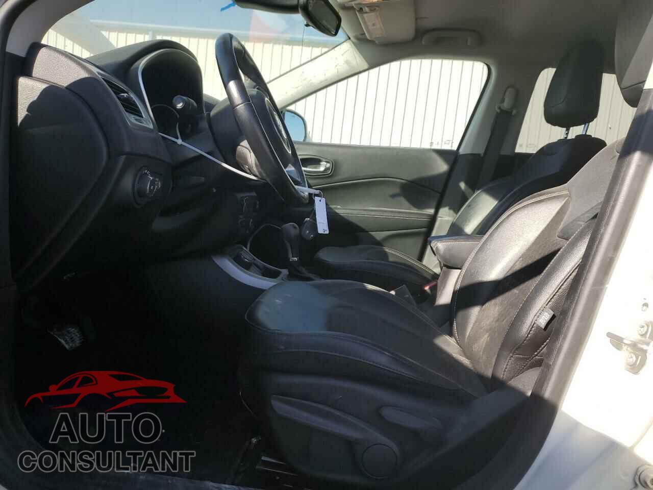 JEEP COMPASS 2020 - 3C4NJDBB2LT175057