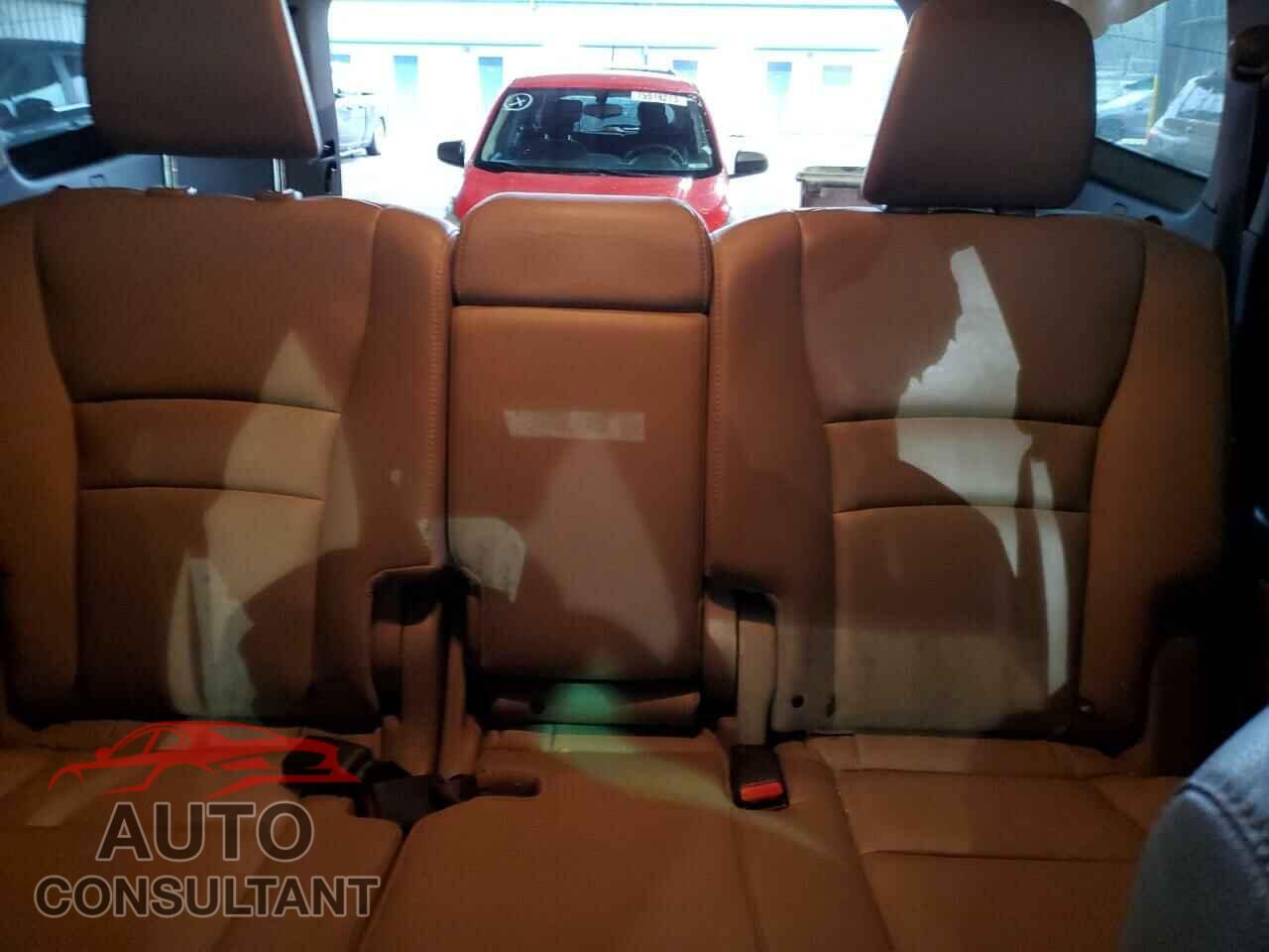 HONDA PILOT 2017 - 5FNYF5H92HB008440