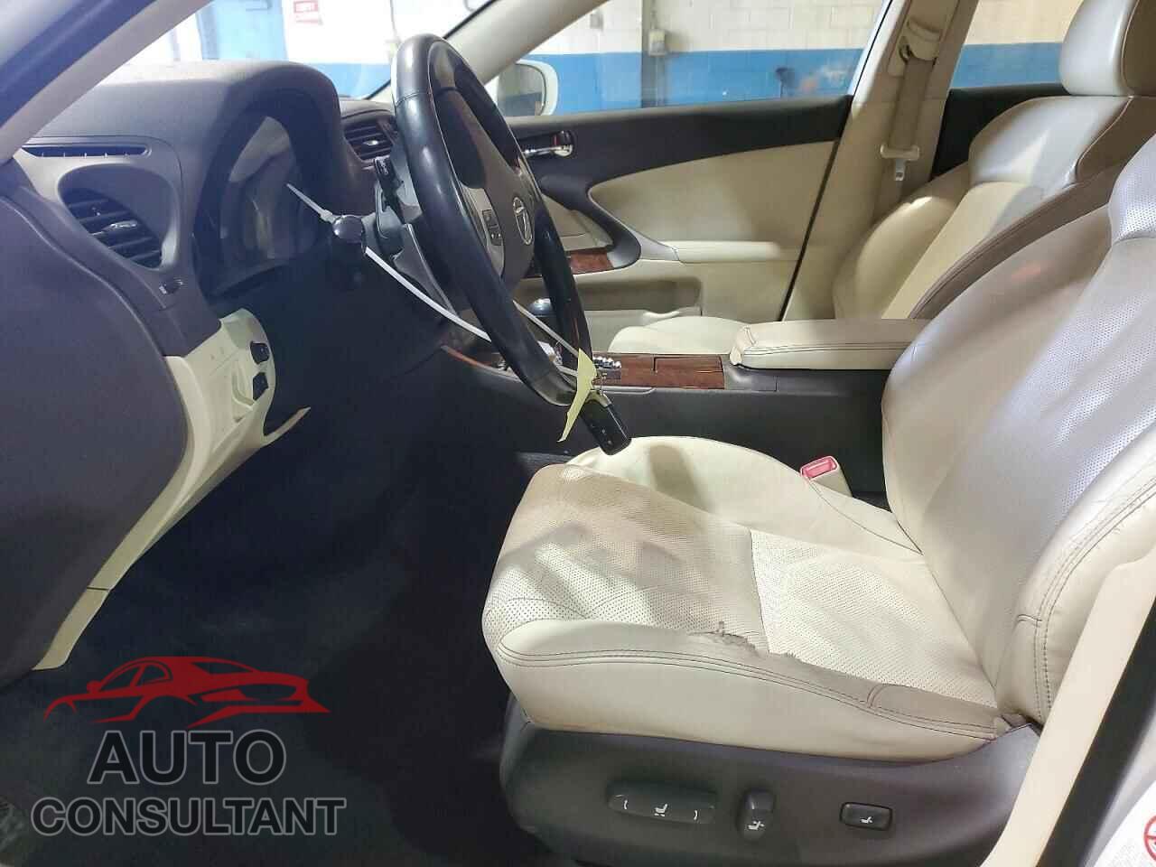 LEXUS IS 2011 - JTHCF5C20B5051959