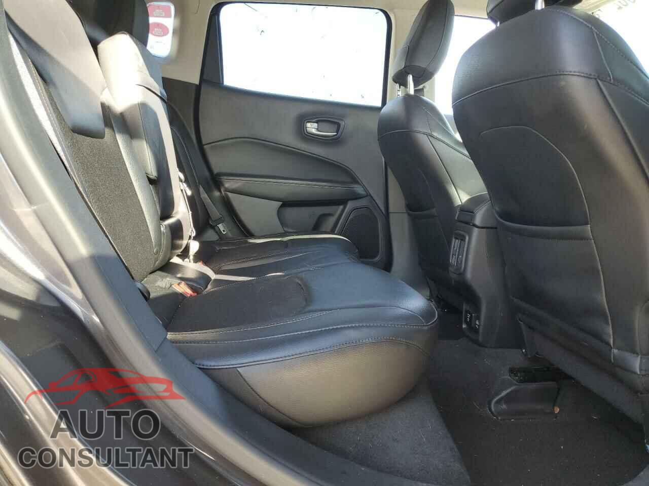 JEEP COMPASS 2018 - 3C4NJDBB7JT112677