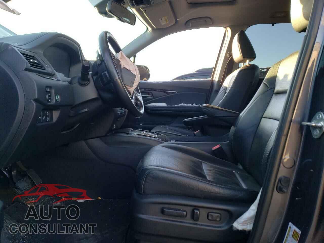 HONDA PILOT 2017 - 5FNYF6H09HB103696