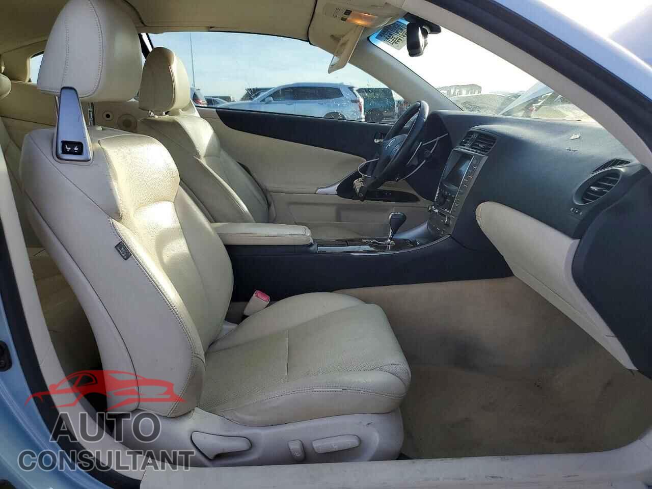 LEXUS IS 250C 2010 - JTHFF2C25A2501844