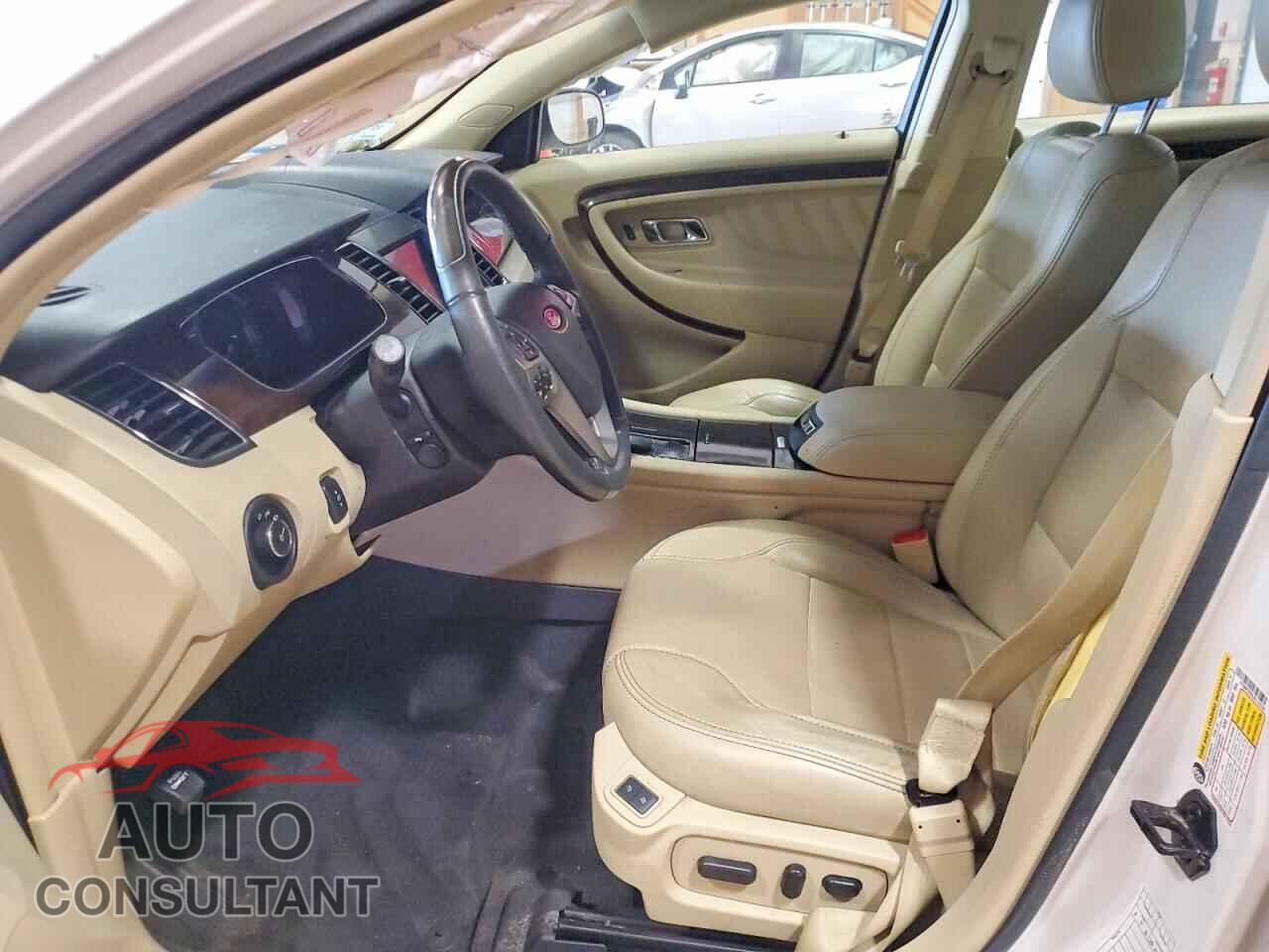 FORD TAURUS 2018 - 1FAHP2F83JG110160
