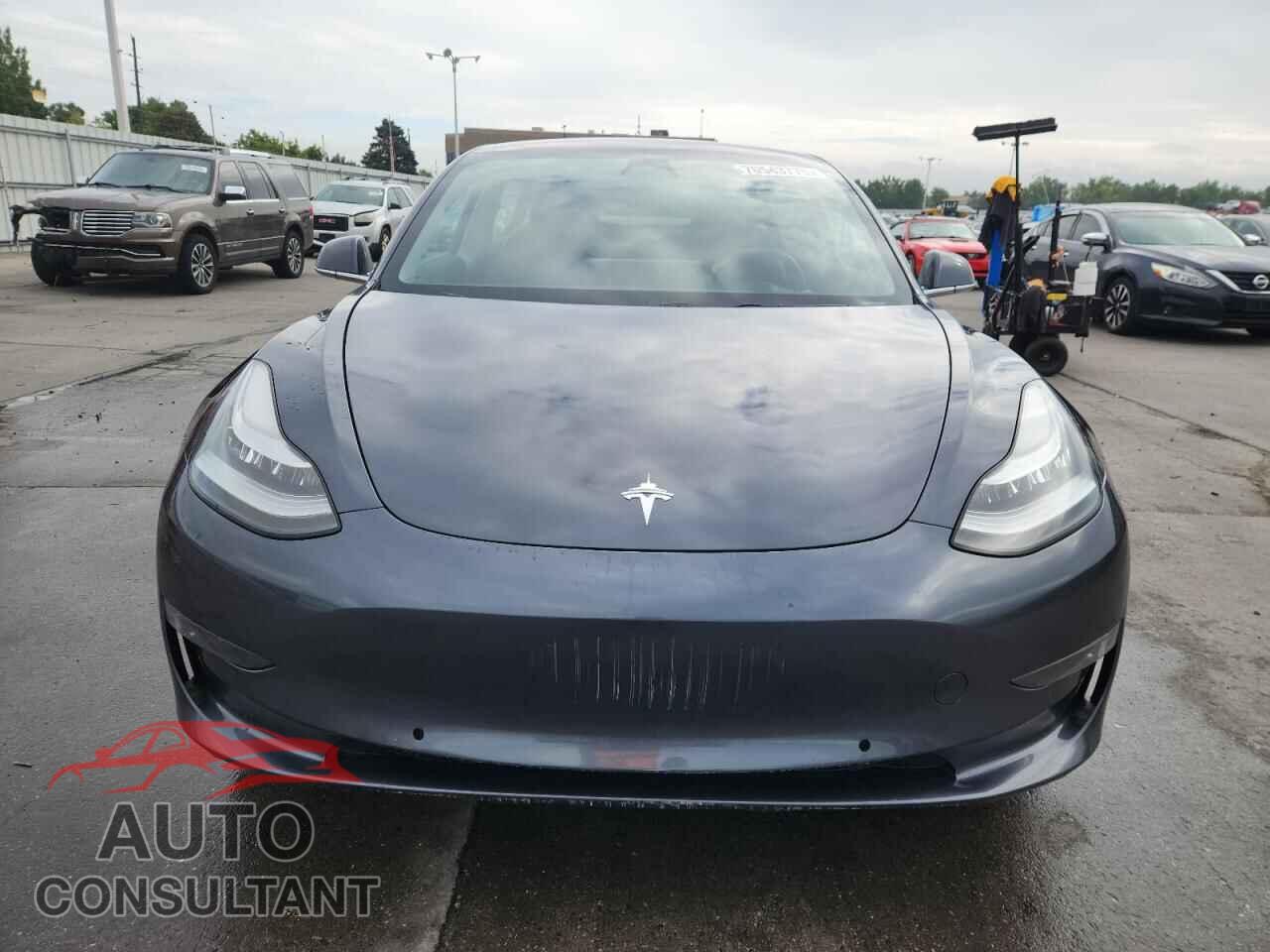 TESLA MODEL 3 2018 - 5YJ3E1EA0JF057923