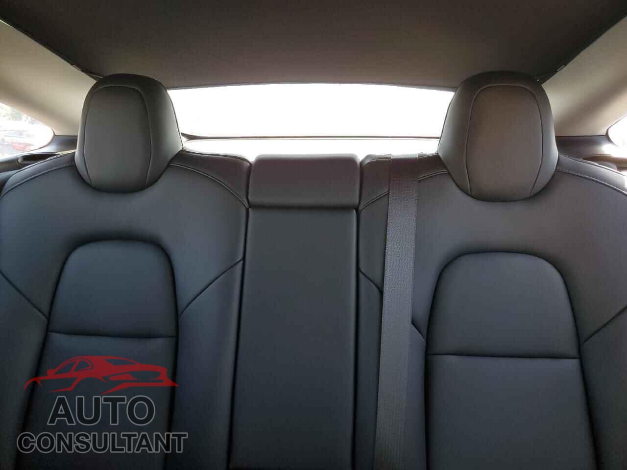 TESLA MODEL 3 2018 - 5YJ3E1EA5JF052829