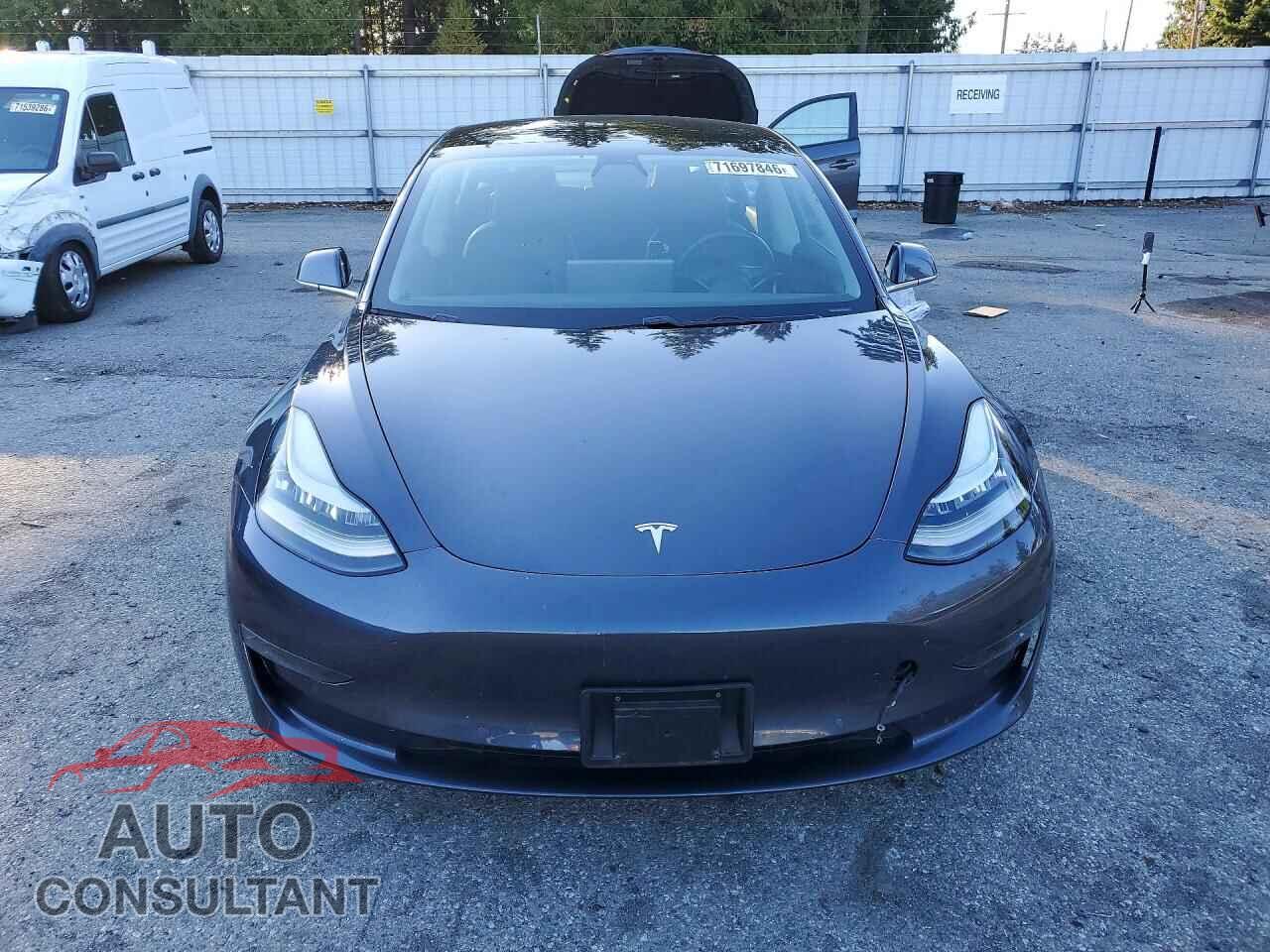 TESLA MODEL 3 2018 - 5YJ3E1EB0JF129180