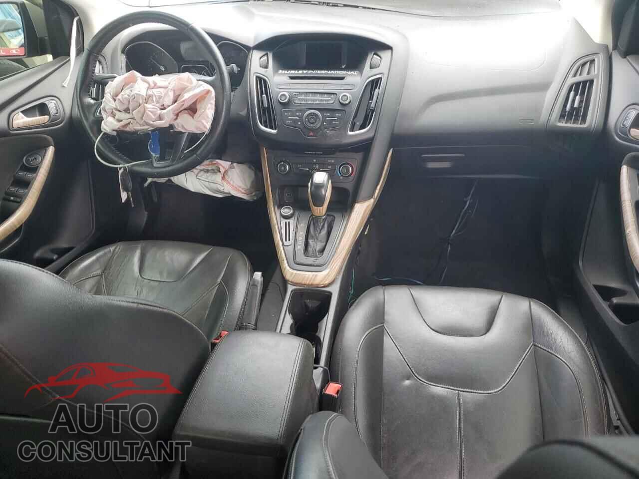 FORD FOCUS 2015 - 1FADP3F21FL247239