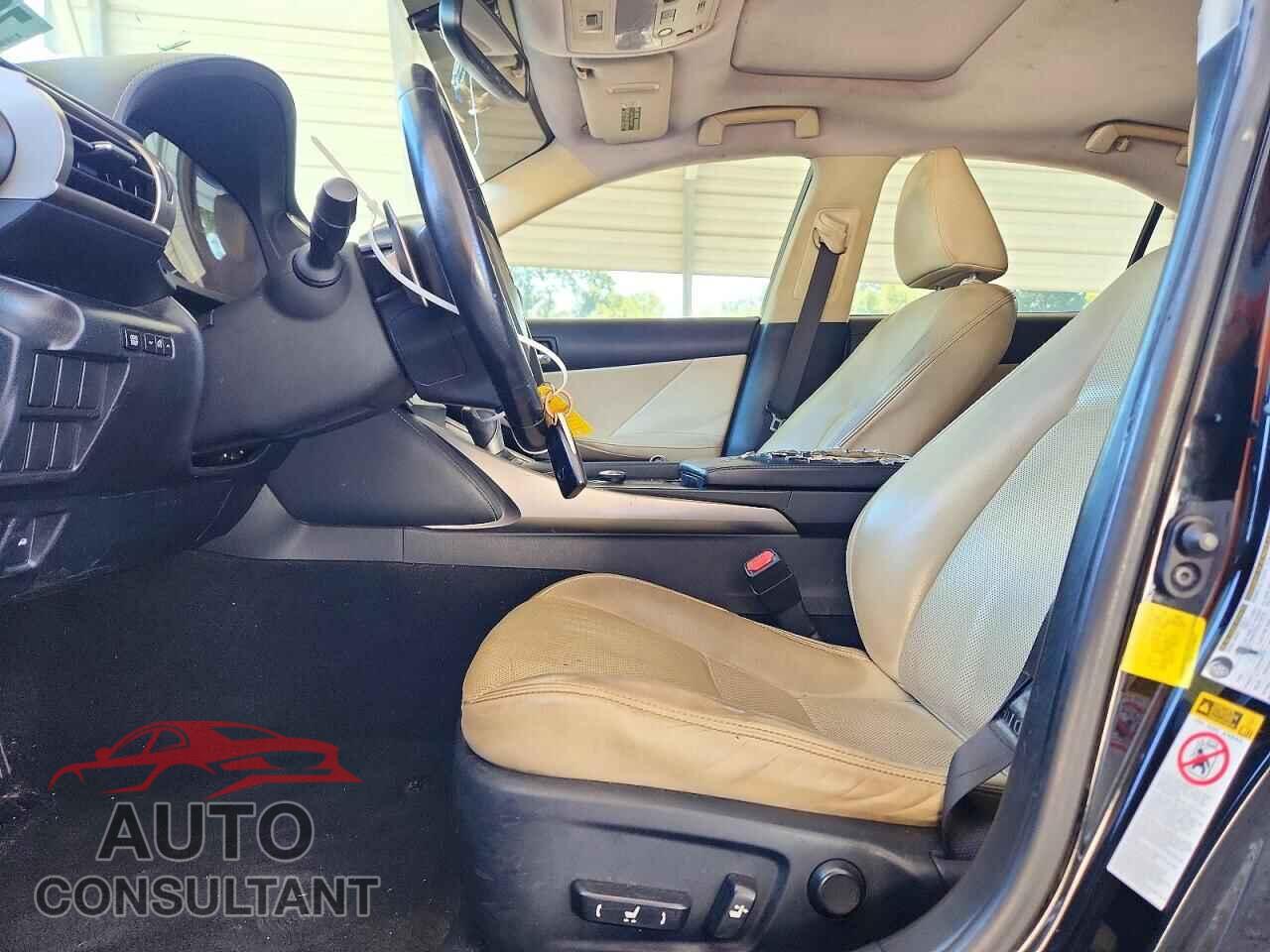 LEXUS IS 2015 - JTHBF1D22F5066035
