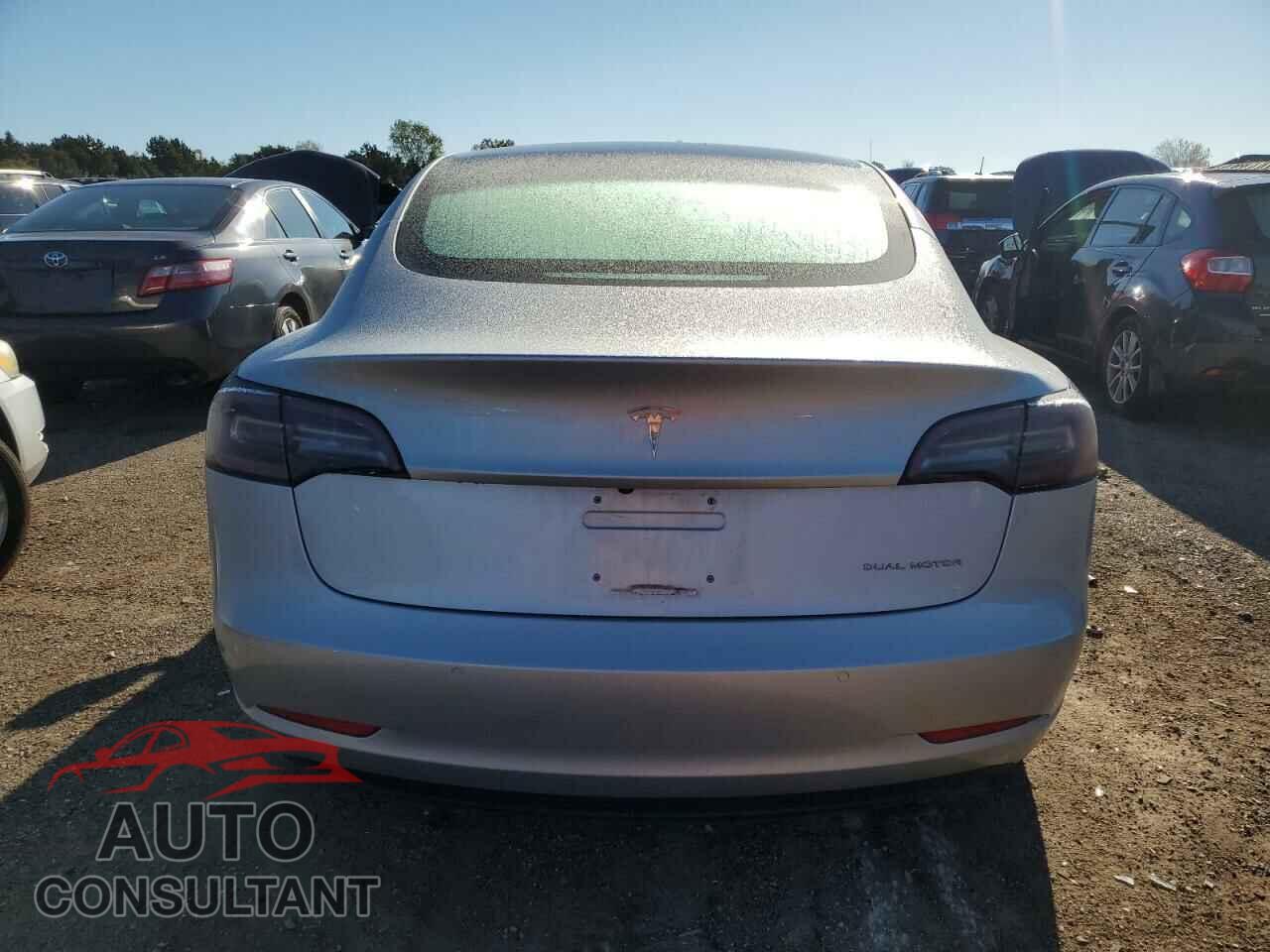 TESLA MODEL 3 2018 - 5YJ3E1EB8JF097319