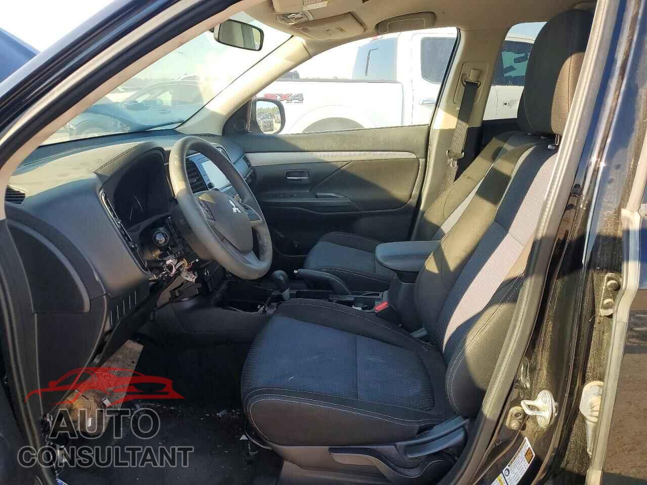 MITSUBISHI OUTLANDER 2018 - JA4AD2A34JZ041140