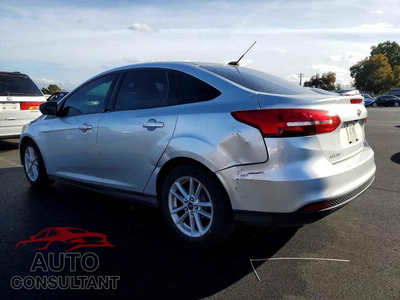 FORD FOCUS 2015 - 1FADP3F28FL307646