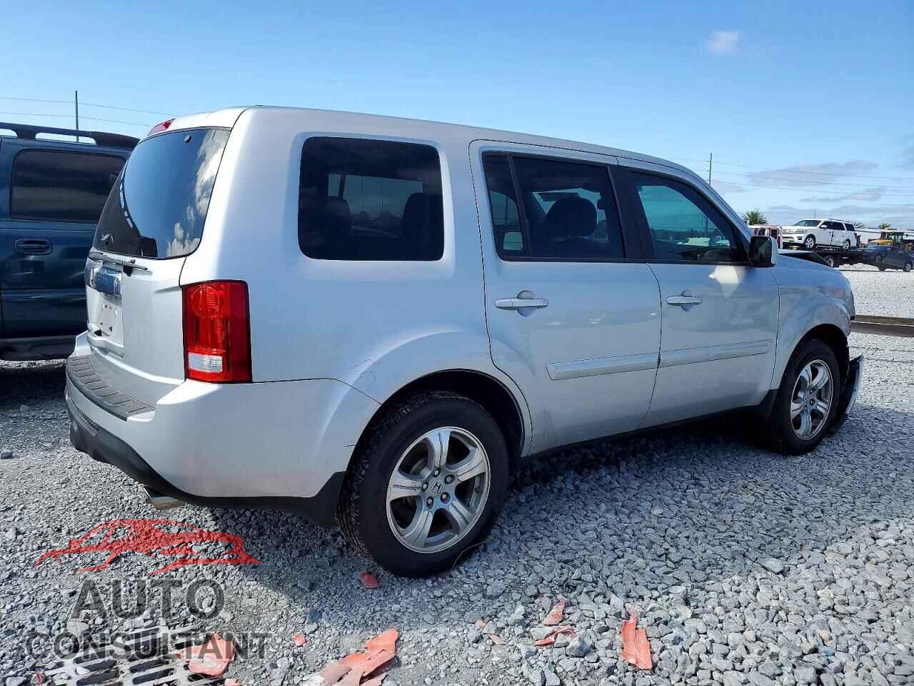 HONDA PILOT 2015 - 5FNYF3H56FB027619