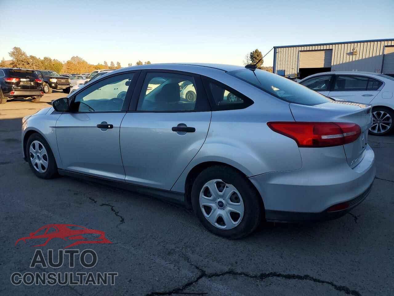 FORD FOCUS 2015 - 1FADP3E21FL301978