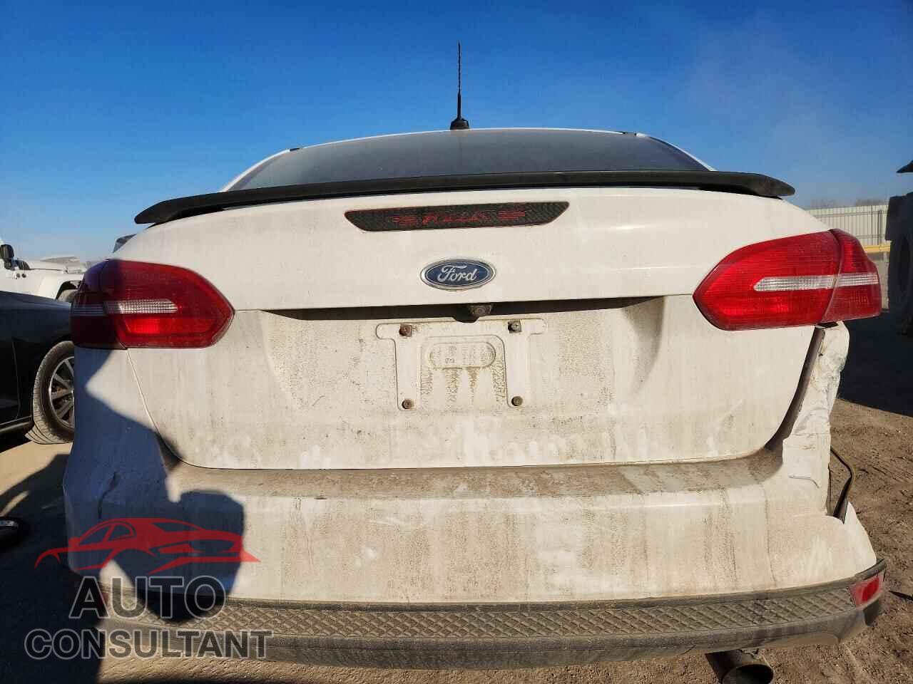 FORD FOCUS 2015 - 1FADP3E24FL220084